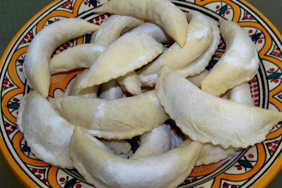 Traditional Moroccan Kaab el Ghazal pastries with delicate crescent shapes